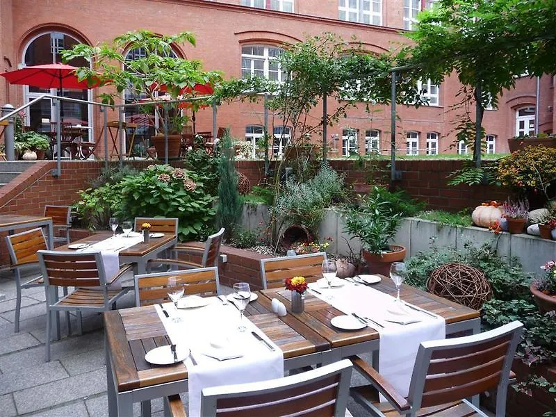 ****  Hotel Berlin Ostbahnhof Németország