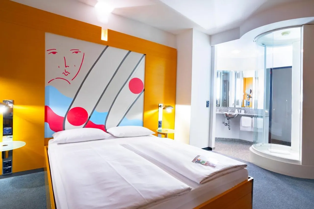 Hotel Berlin Ostbahnhof 4*,