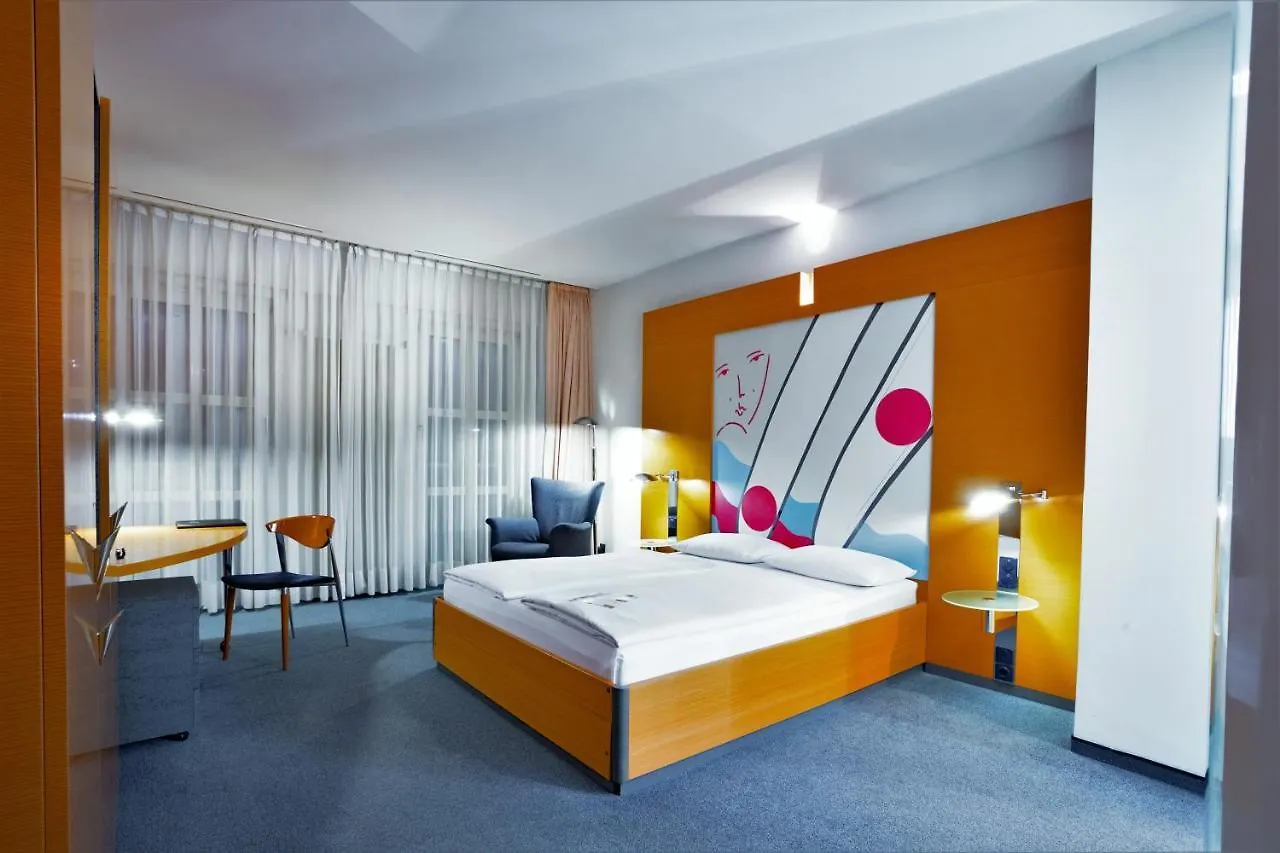 ****  Hotel Berlin Ostbahnhof Németország